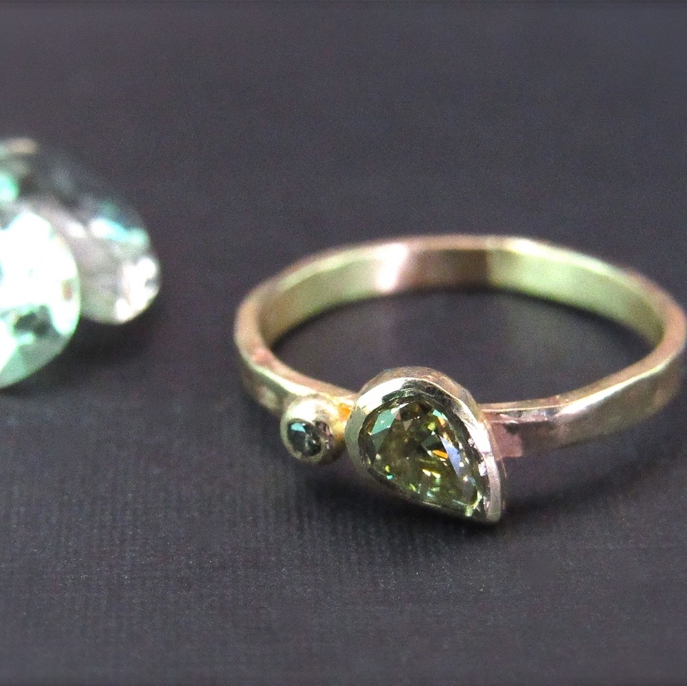Luxury Handmade Engagement Ring – 14K Gold 0.35ct drop shaped Rough diamond